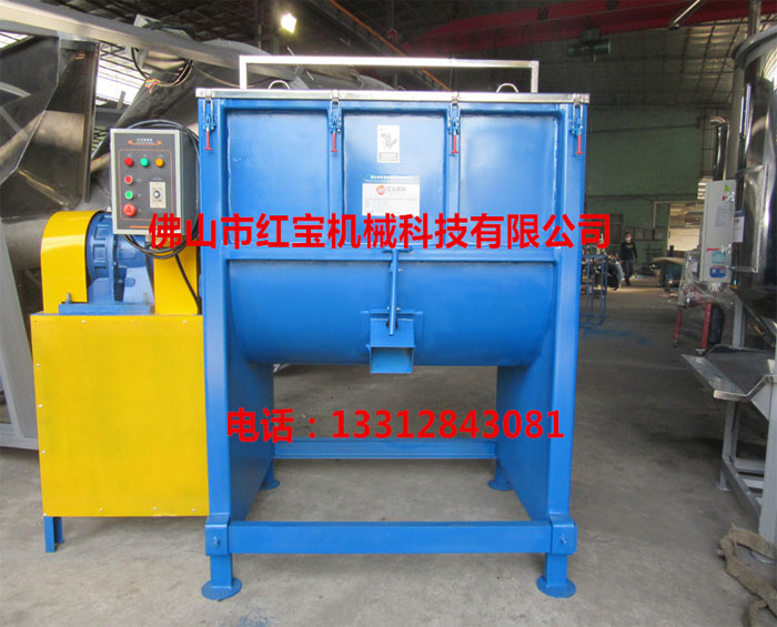 清遠(yuǎn)一家臺(tái)資企業(yè)使用1.5T臥式攪拌機(jī)，專(zhuān)門(mén)用于拌色料